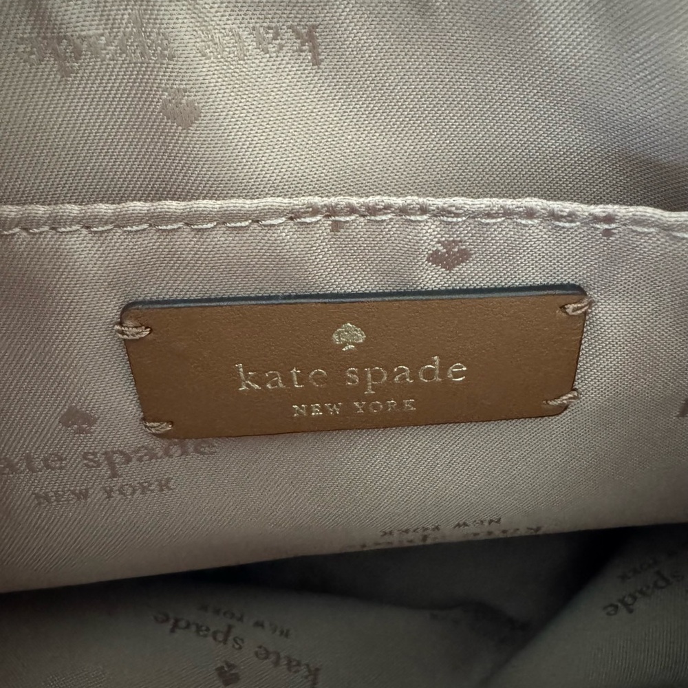 Kate Spade Harlow crossbody, brown pebbled leather, zipper closure, Int pockets - Picture 7 of 13